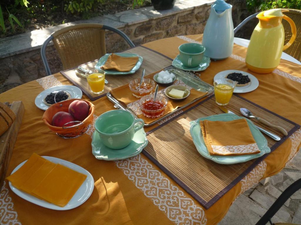 Bed and Breakfast Domaine Du Planas Ailhon Ardeche Exterior foto